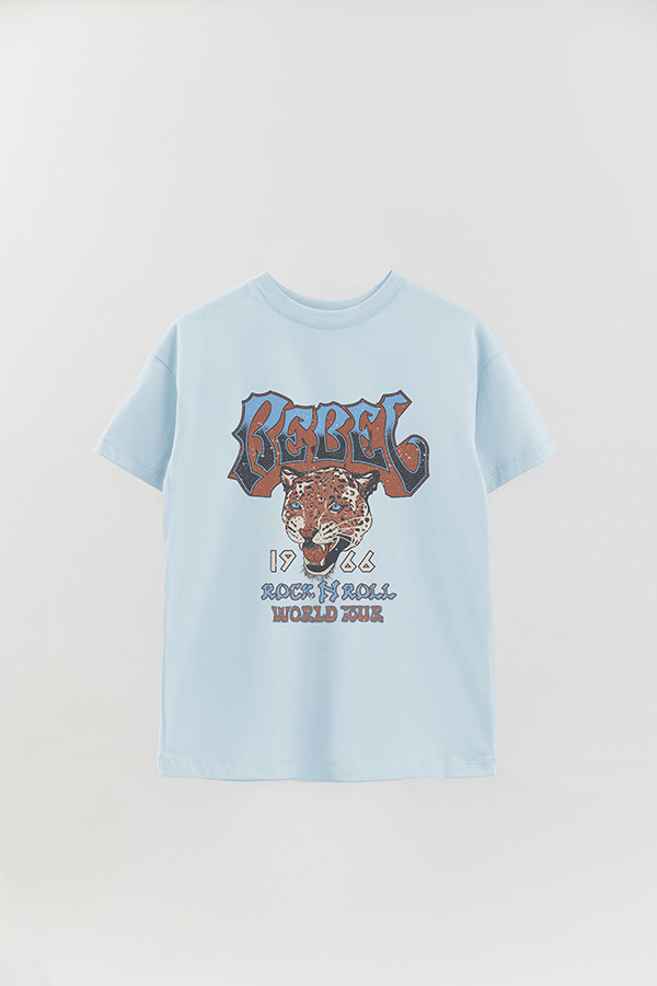 REMERA OVER ESTAMPADA REBEL