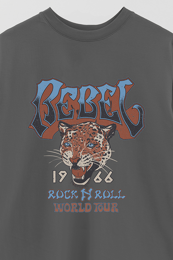 REMERA OVER ESTAMPADA REBEL