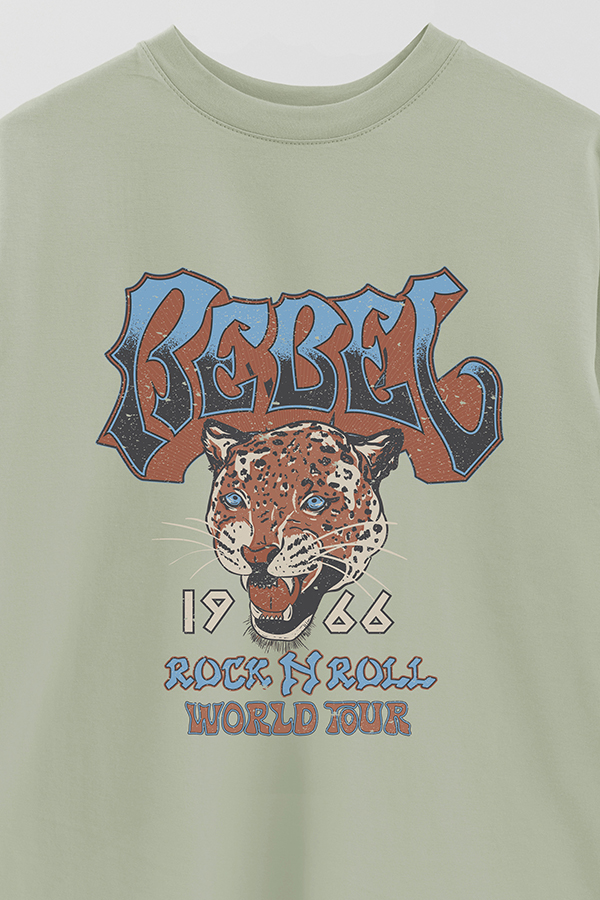 REMERA OVER ESTAMPADA REBEL