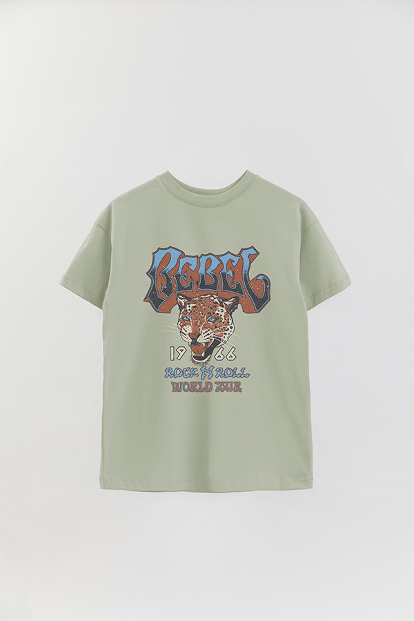 REMERA OVER ESTAMPADA REBEL
