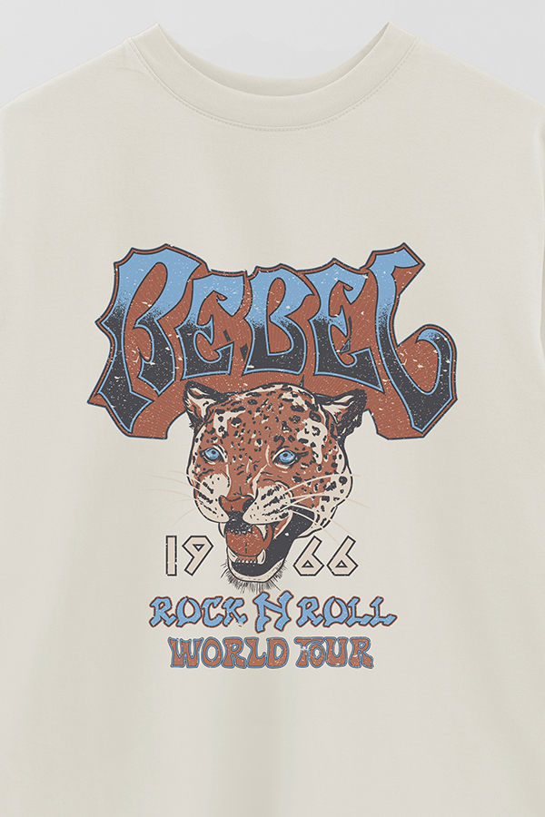 REMERA OVER ESTAMPADA REBEL