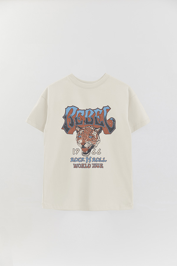 REMERA OVER ESTAMPADA REBEL