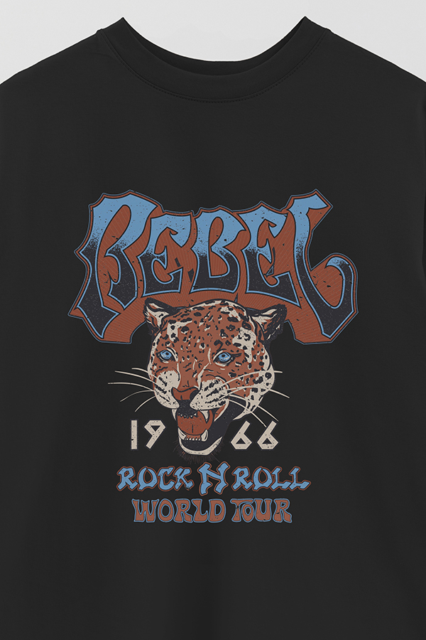 REMERA OVER ESTAMPADA REBEL