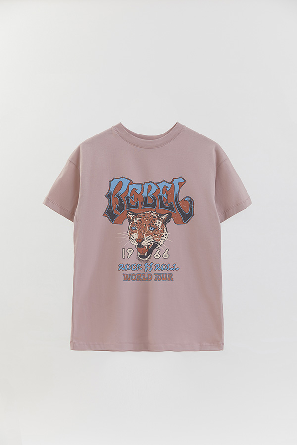 REMERA OVER ESTAMPADA REBEL