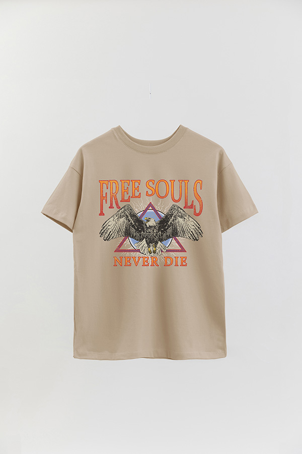 REMERA OVER ESTAMPADA FREE SOULS