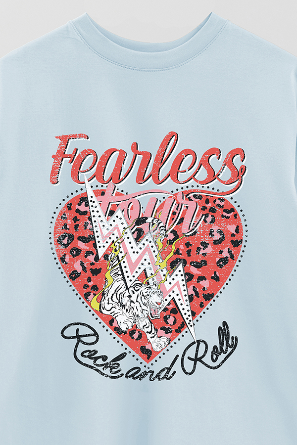 REMERA OVER ESTAMPADA FEARLESS TOUR