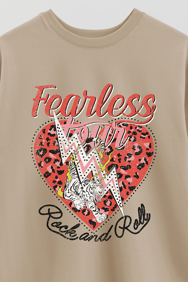 REMERA OVER ESTAMPADA FEARLESS TOUR