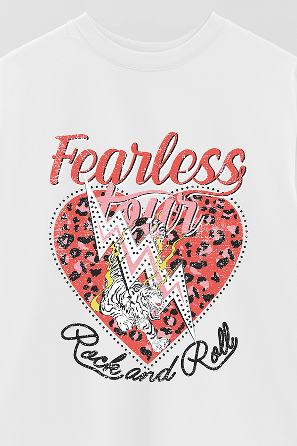 REMERA OVER ESTAMPADA FEARLESS TOUR