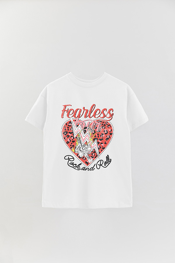 REMERA OVER ESTAMPADA FEARLESS TOUR