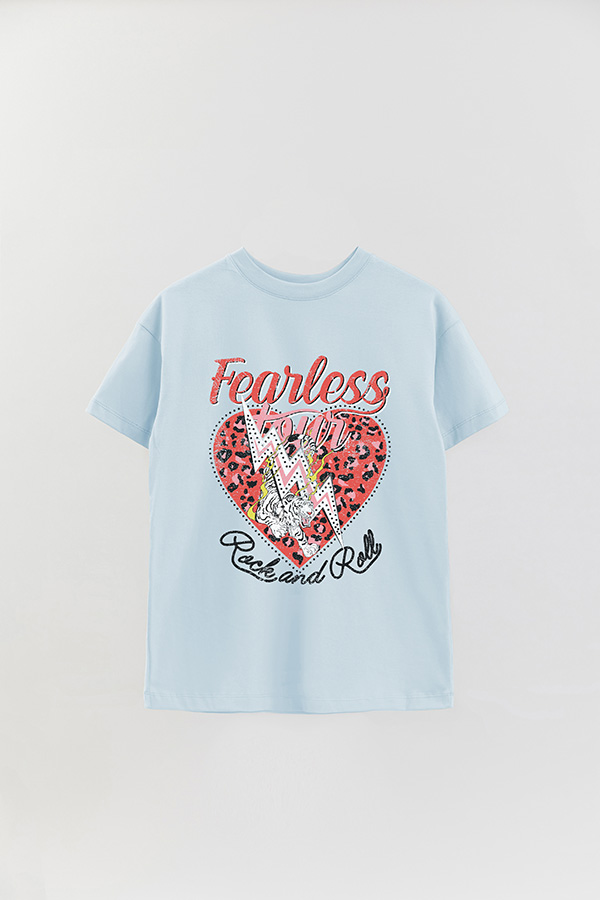 REMERA OVER ESTAMPADA FEARLESS TOUR