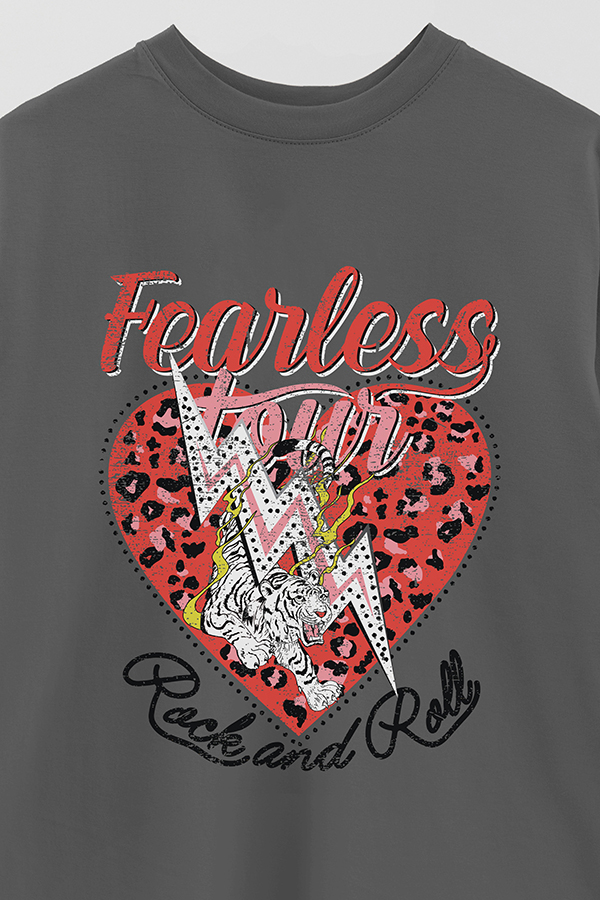 REMERA OVER ESTAMPADA FEARLESS TOUR