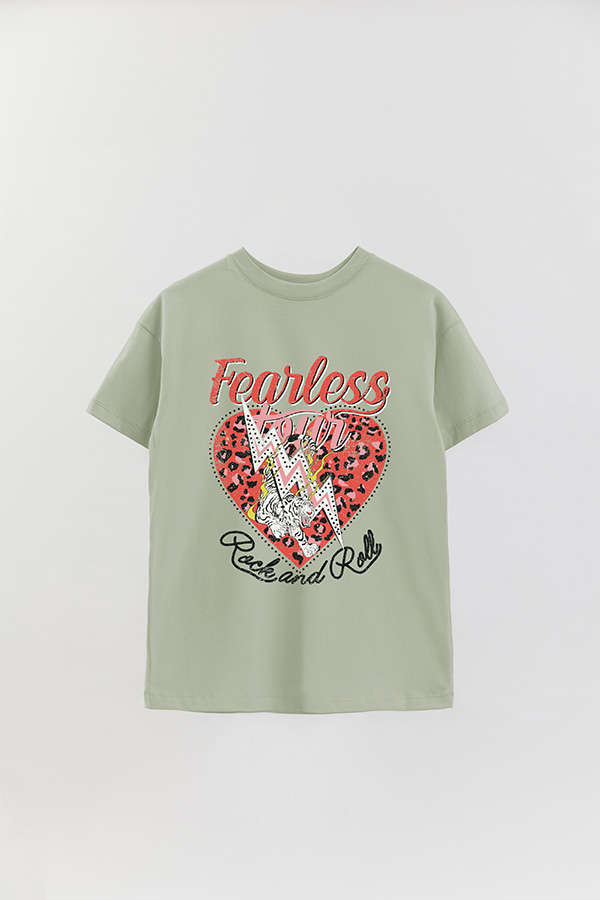 REMERA OVER ESTAMPADA FEARLESS TOUR