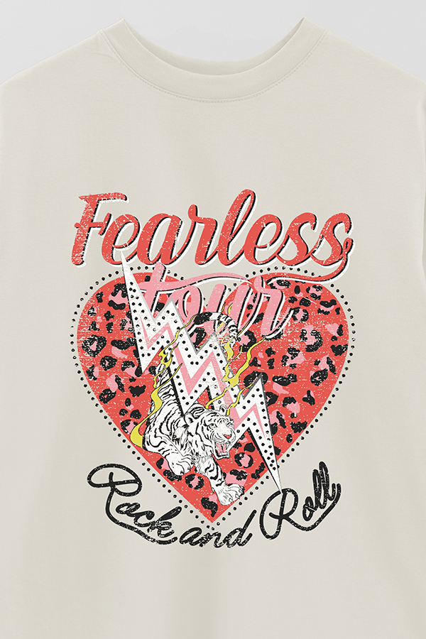 REMERA OVER ESTAMPADA FEARLESS TOUR