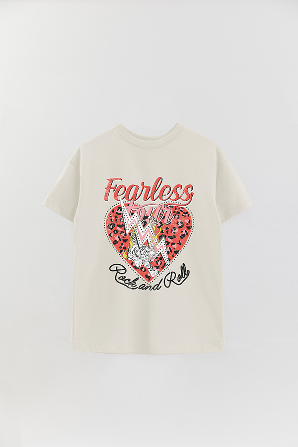 REMERA OVER ESTAMPADA FEARLESS TOUR