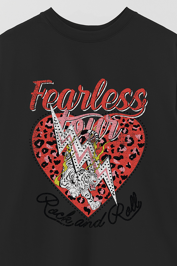 REMERA OVER ESTAMPADA FEARLESS TOUR