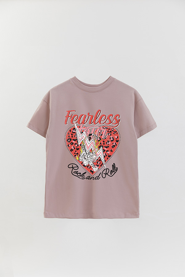 REMERA OVER ESTAMPADA FEARLESS TOUR