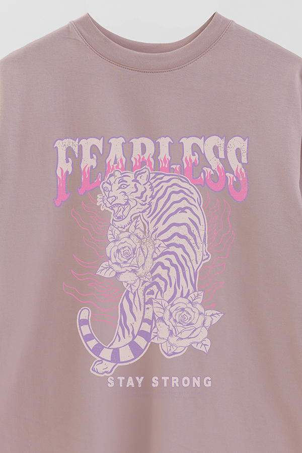REMERA OVER ESTAMPADA FEARLESS 1