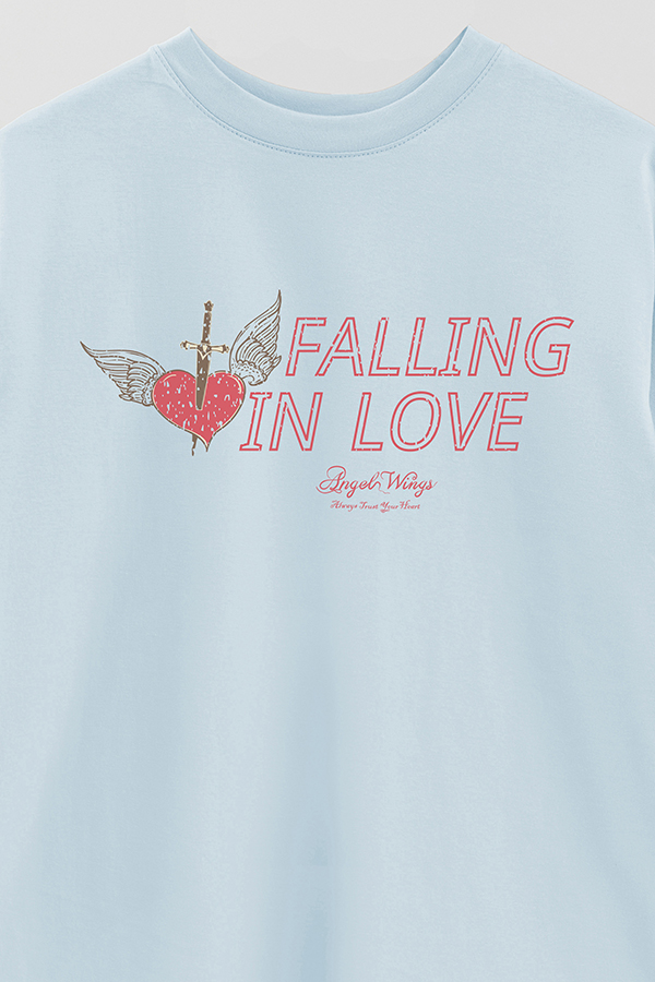 REMERA OVER ESTAMPADA FALLING IN LOVE