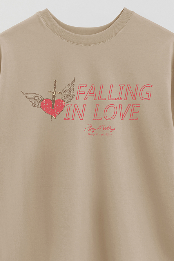 REMERA OVER ESTAMPADA FALLING IN LOVE