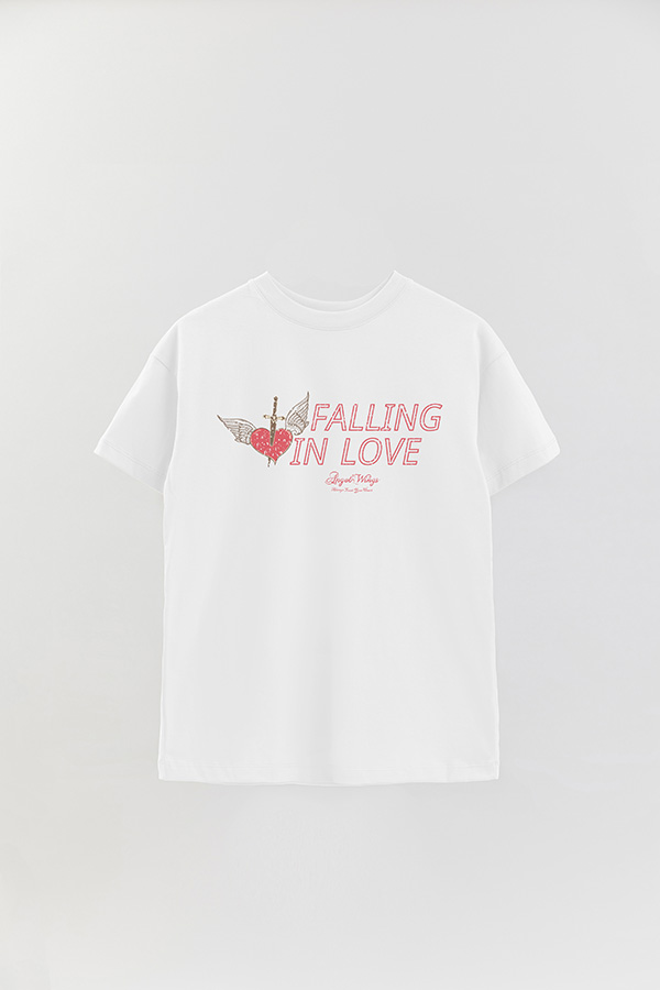 REMERA OVER ESTAMPADA FALLING IN LOVE