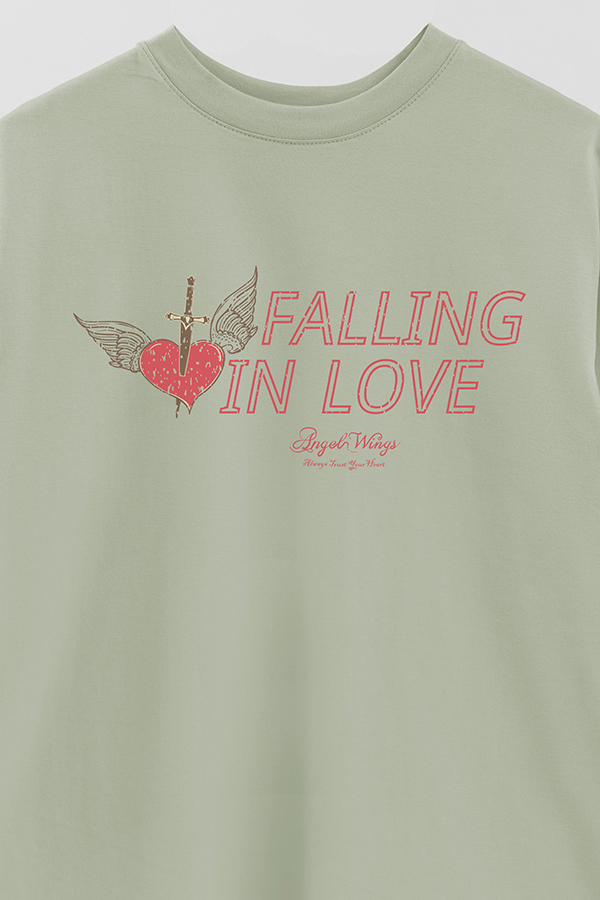 REMERA OVER ESTAMPADA FALLING IN LOVE