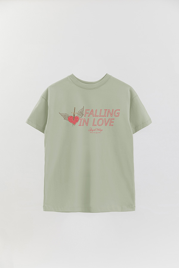 REMERA OVER ESTAMPADA FALLING IN LOVE