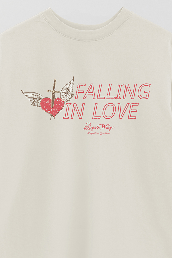 REMERA OVER ESTAMPADA FALLING IN LOVE