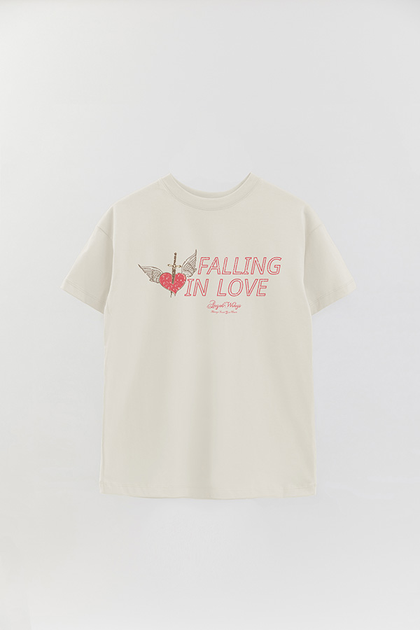 REMERA OVER ESTAMPADA FALLING IN LOVE