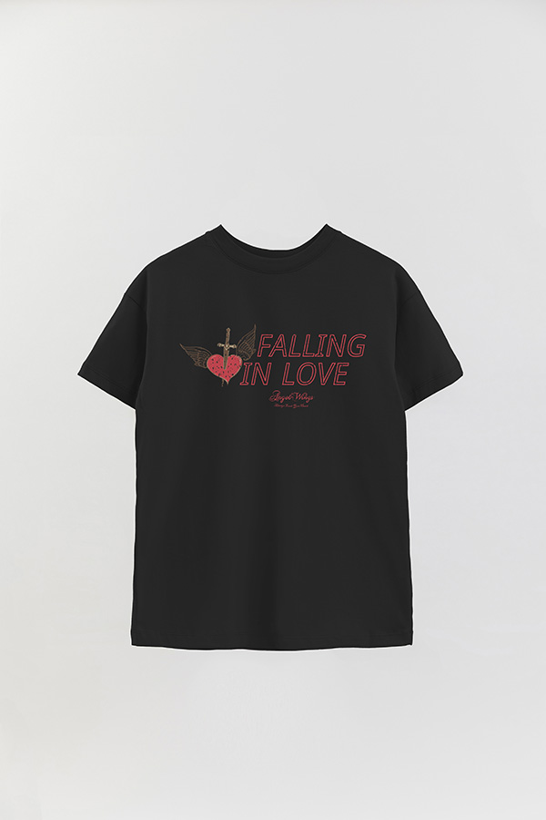 REMERA OVER ESTAMPADA FALLING IN LOVE
