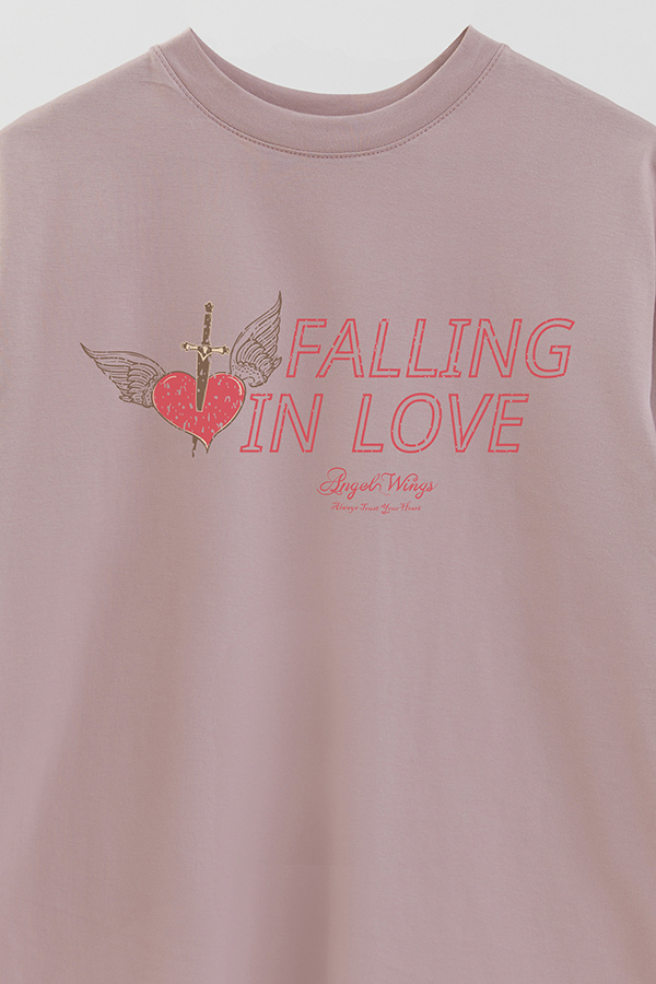 REMERA OVER ESTAMPADA FALLING IN LOVE