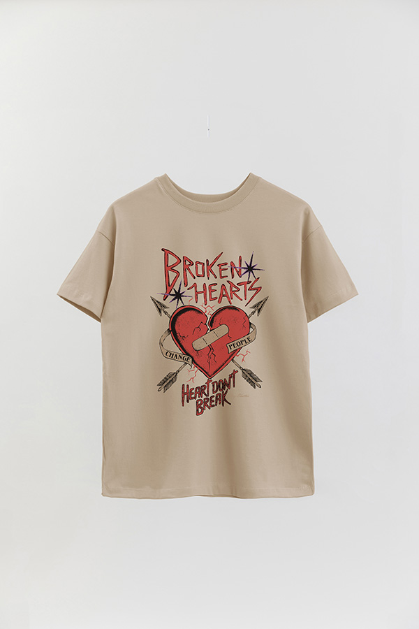REMERA OVER ESTAMPADA BROKEN HEARTS