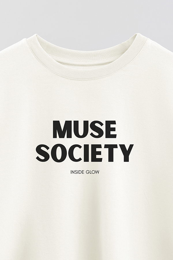 REMERA CROP ESTAMPADA BD MUSE SOCIETY