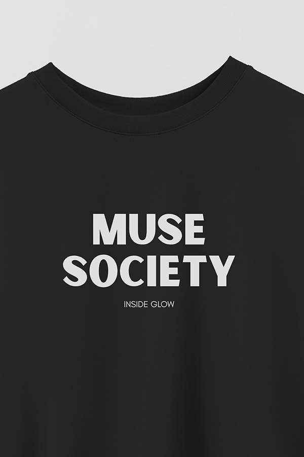 REMERA CROP ESTAMPADA BD MUSE SOCIETY