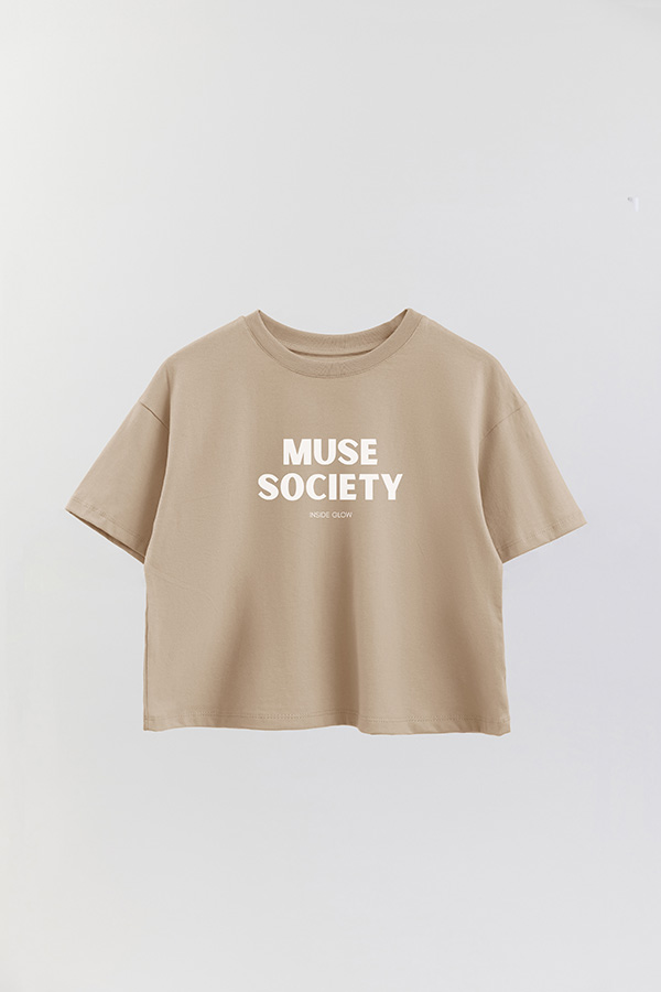 REMERA CROP ESTAMPADA BD MUSE SOCIETY