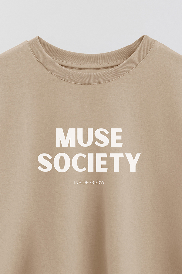 REMERA CROP ESTAMPADA BD MUSE SOCIETY