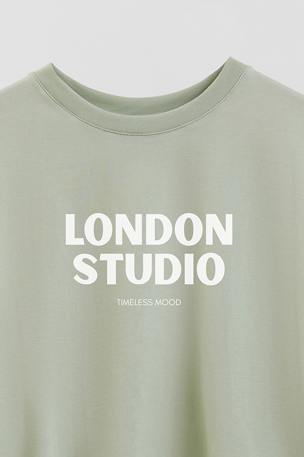REMERA CROP ESTAMPADA BD LONDON STUDIO
