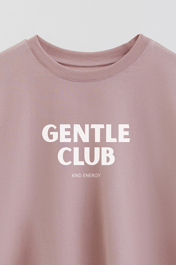 REMERA CROP ESTAMPADA BD GENTLE CLUB
