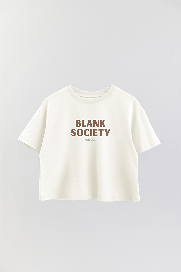 REMERA CROP ESTAMPADA BD BLANK SOCIETY