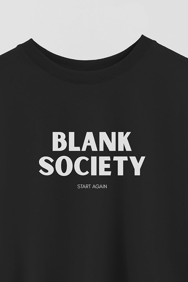 REMERA CROP ESTAMPADA BD BLANK SOCIETY