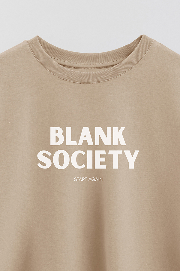 REMERA CROP ESTAMPADA BD BLANK SOCIETY