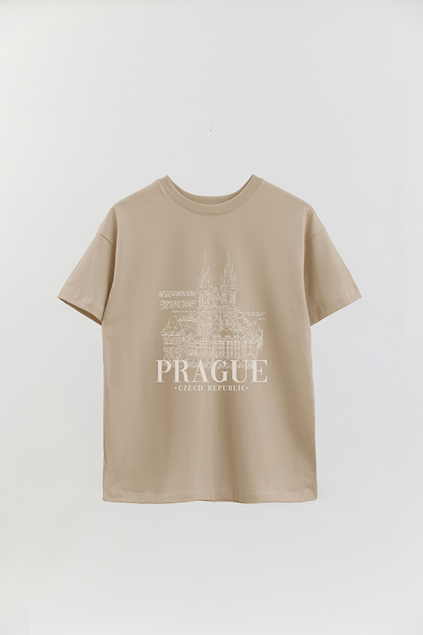 REMERA OVER ESTAMPADA PRAGUE