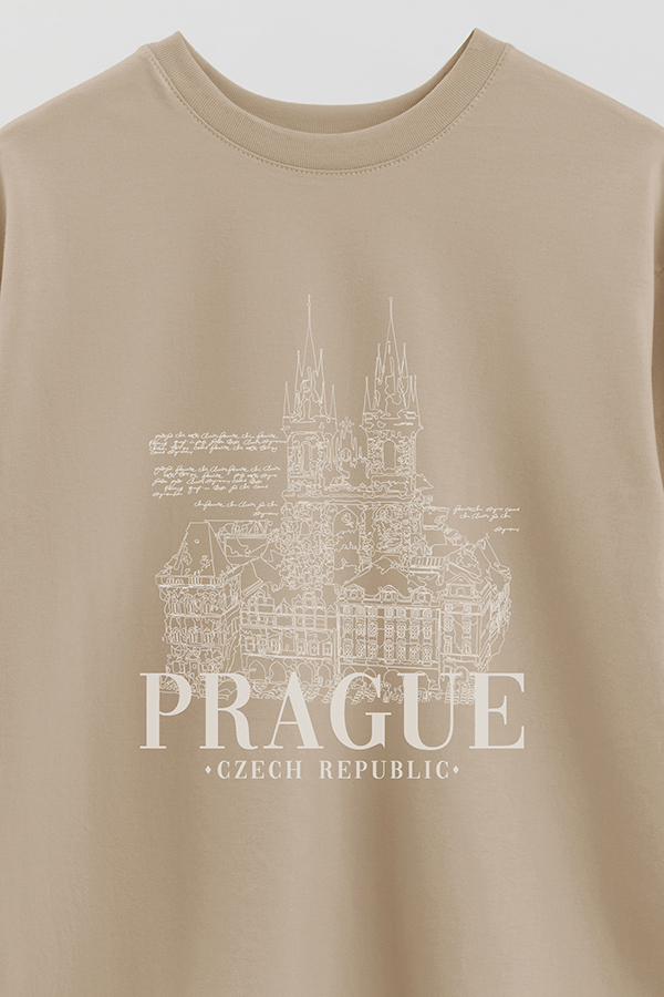 REMERA OVER ESTAMPADA PRAGUE