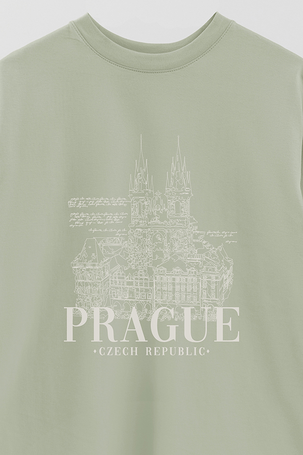 REMERA OVER ESTAMPADA PRAGUE