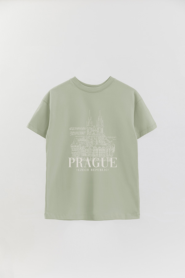 REMERA OVER ESTAMPADA PRAGUE