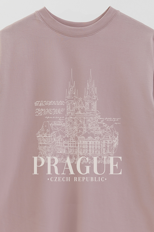 REMERA OVER ESTAMPADA PRAGUE
