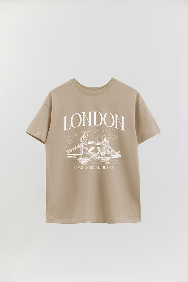 REMERA OVER ESTAMPADA LONDON