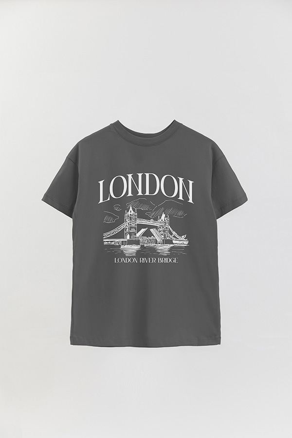 REMERA OVER ESTAMPADA LONDON