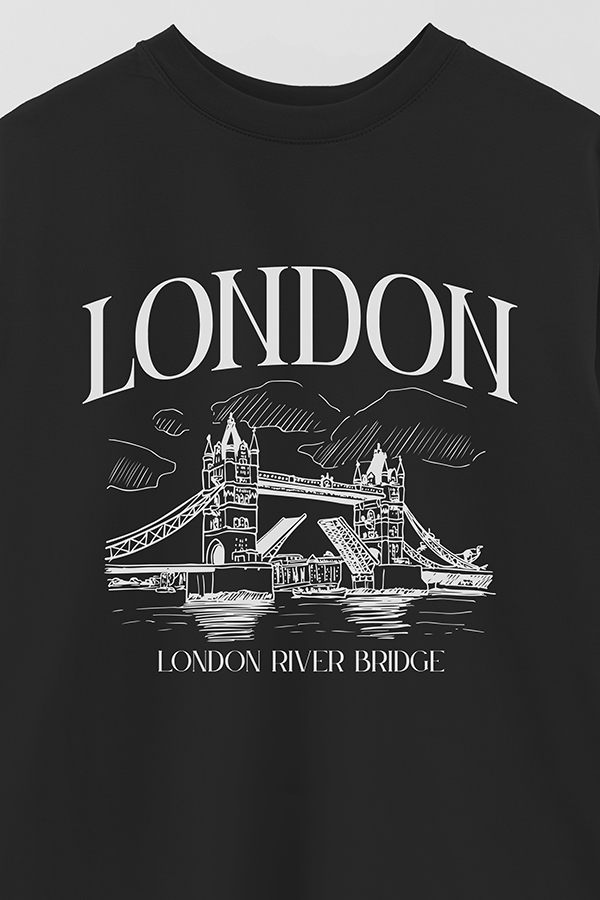 REMERA OVER ESTAMPADA LONDON