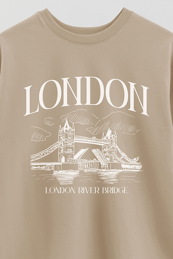 REMERA OVER ESTAMPADA LONDON