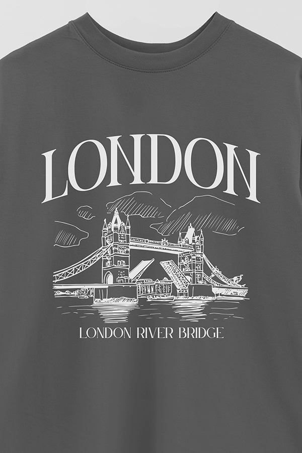 REMERA OVER ESTAMPADA LONDON